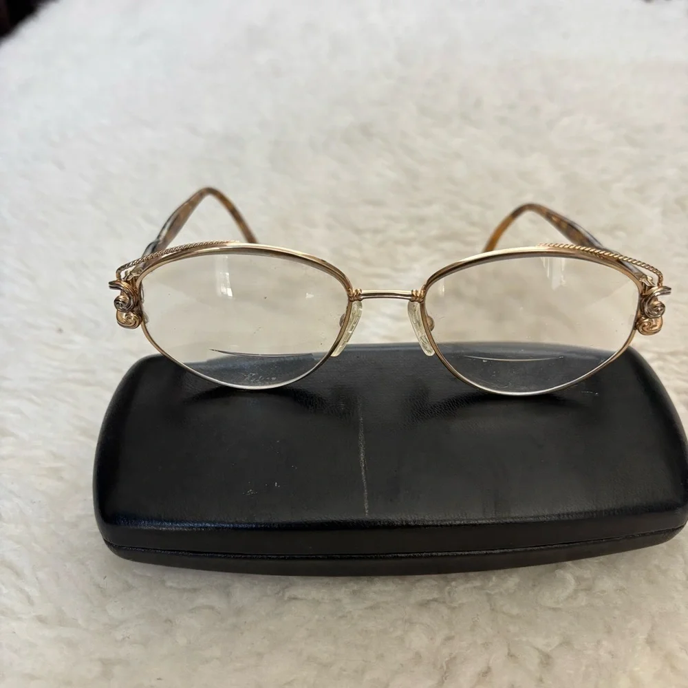 Tura Vintage Gold tone Eyeglasses Frame only w/ Case